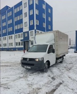 Фургон собственного автопарка мастерской «Стекла мира»